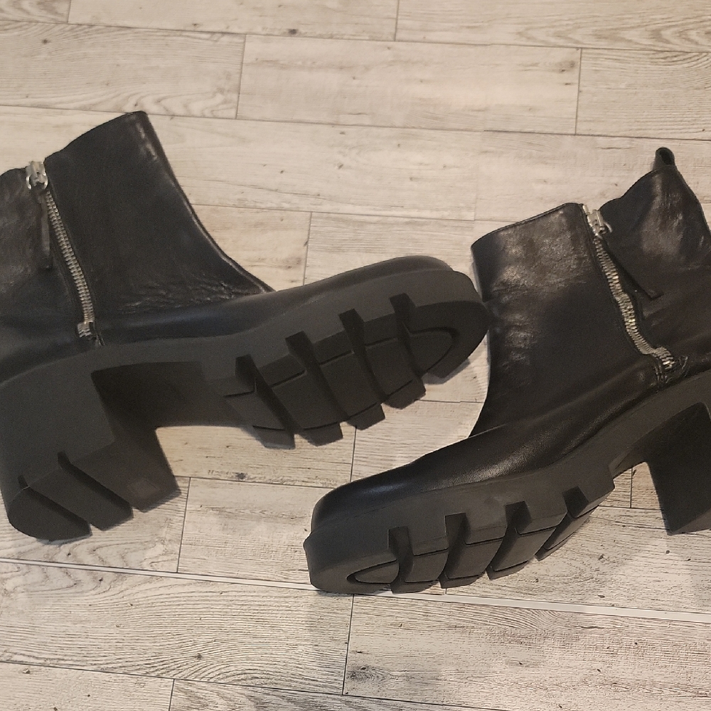 Zara Basic Black Leather Chunky Zip Up Boots Size 9